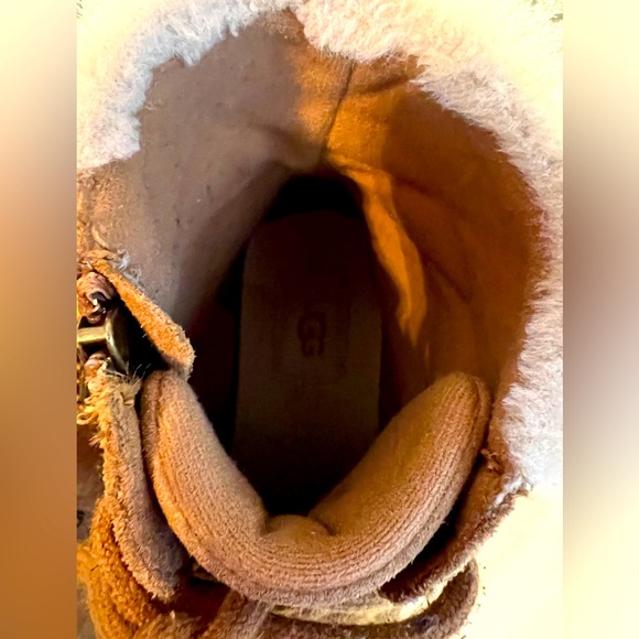 UGG Kids Ankle Boots - Picture 10 of 12